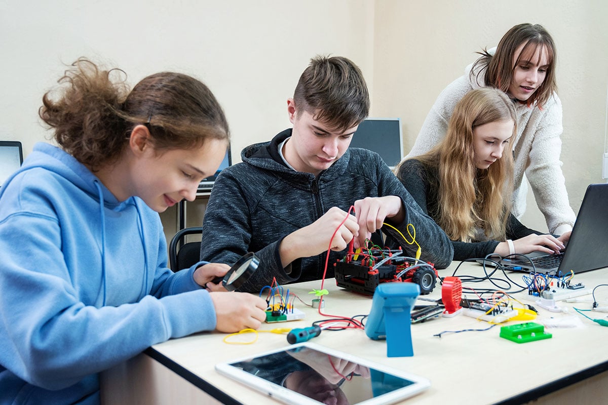 teens-build-robotic-vehicle-at-table-in-science-class